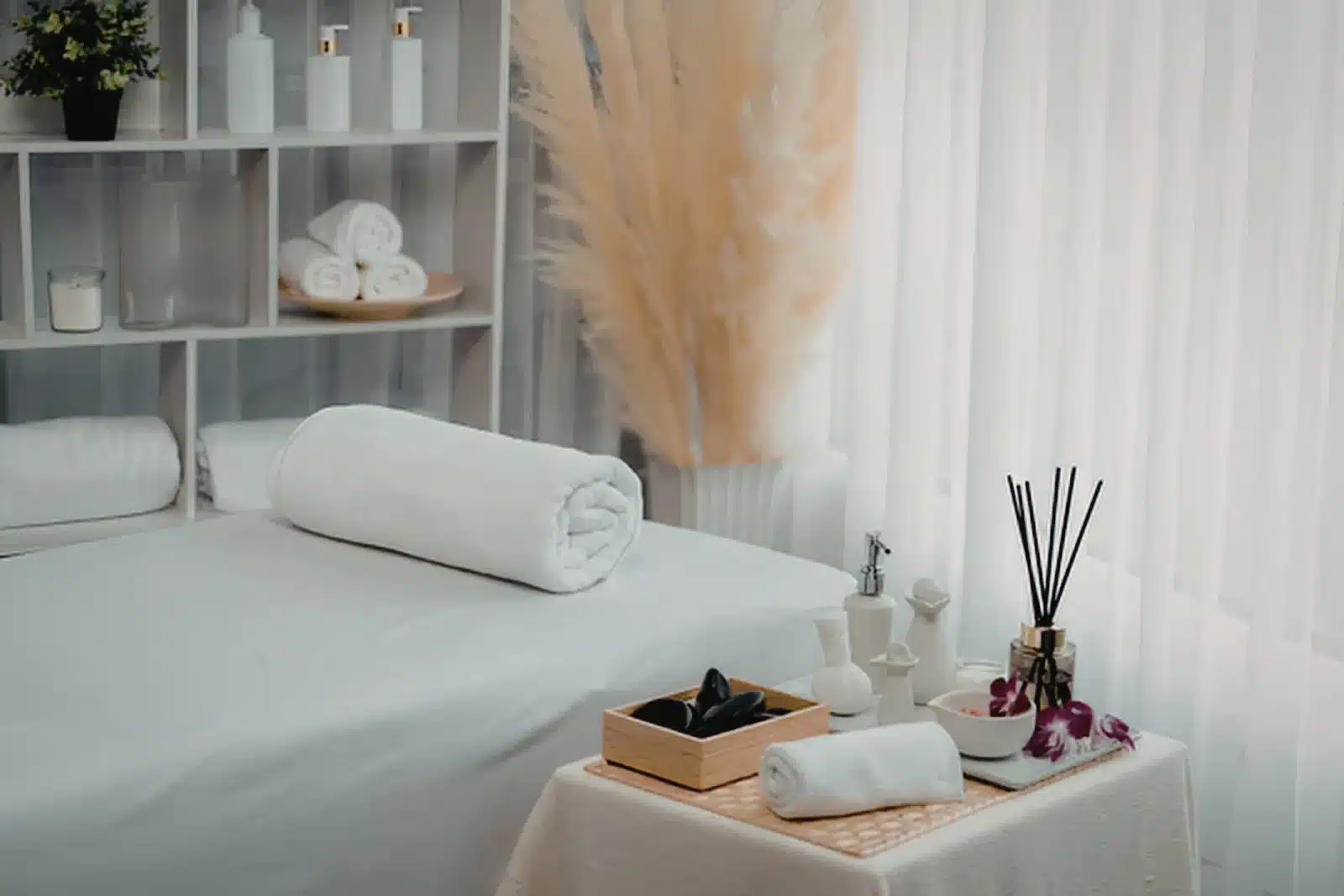 Shiatsu massage Bali at a private villa”. Gambar 2: “Therapist giving a shiatsu massage in Bali